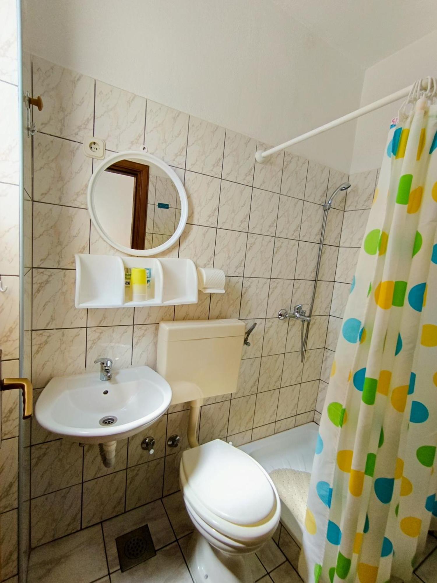 Studio Apartmani Marinella Baška Voda Szoba fotó
